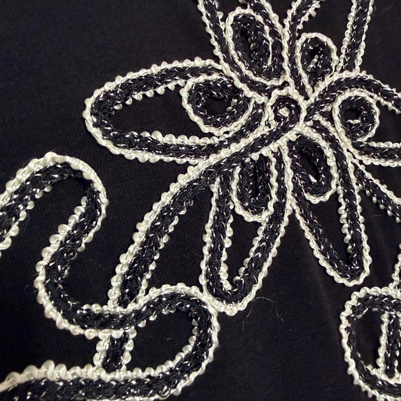 Lauren Michelle Black Top with White & Black Embroidery Ribbon detail VTG Luxury - Picture 8 of 13